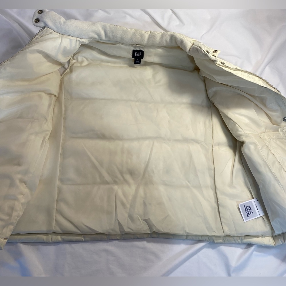 GAP Ivory Down Vest with removable faux fur hood XL no tags but never wore - Picture 6 of 12